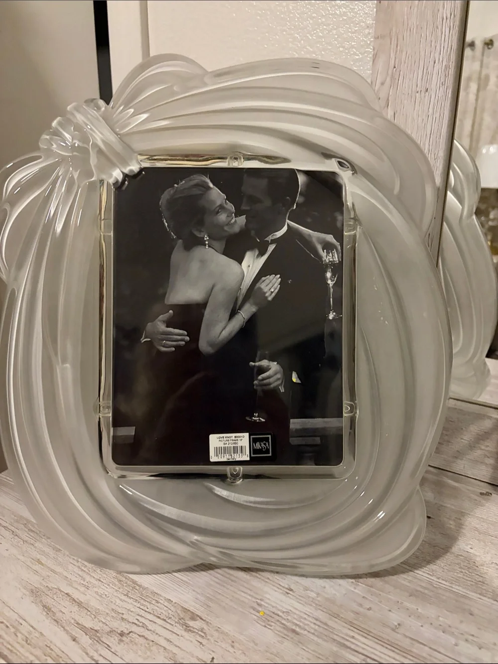 Mikasa Frosted Glass Photo Frame with Decorative Bow - White